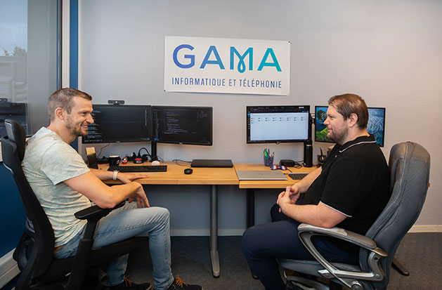 Collaborateurs dans les bureaux